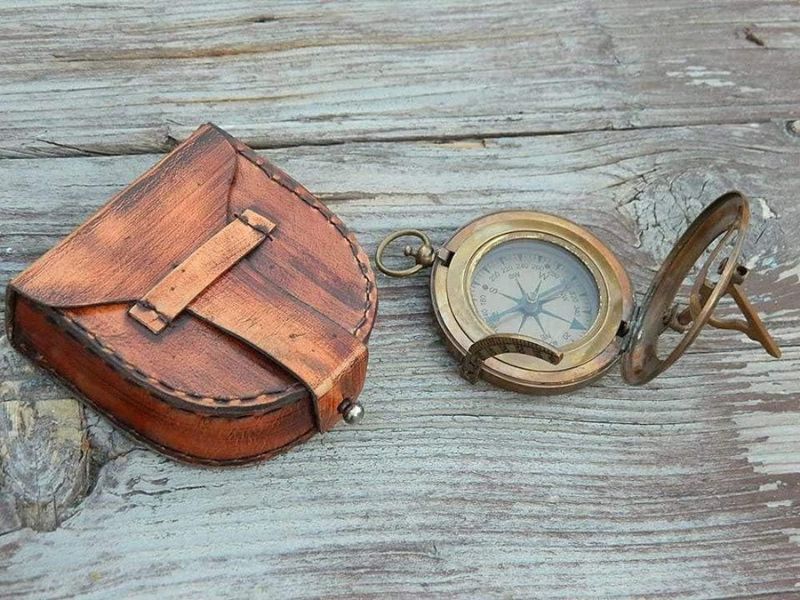 Engravable Victorian Sundial Compass – Antique Brass Finish with Leather Case – Push Open Sun Clock for Gifts & Décor