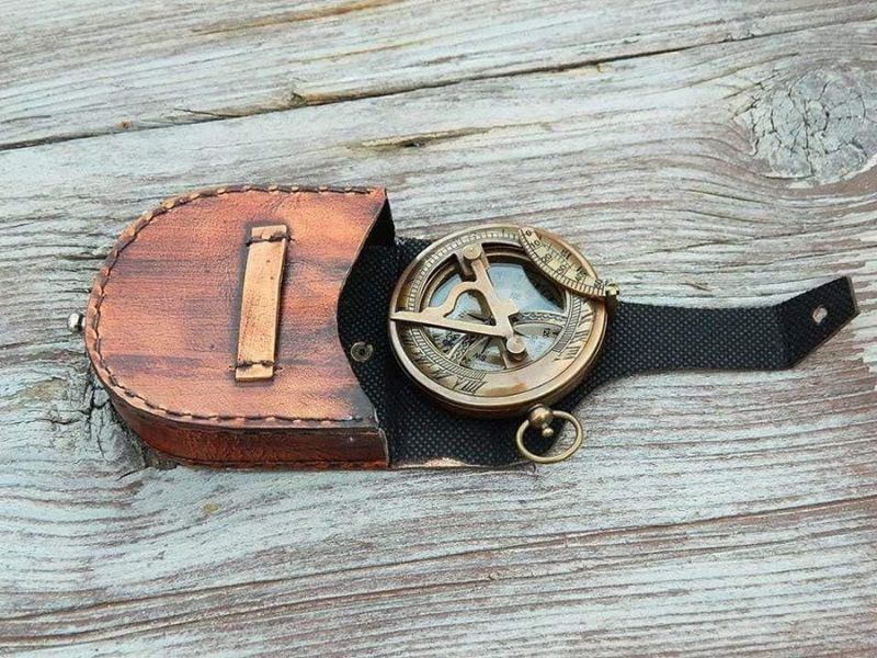 Engravable Victorian Sundial Compass – Antique Brass Finish with Leather Case – Push Open Sun Clock for Gifts & Décor