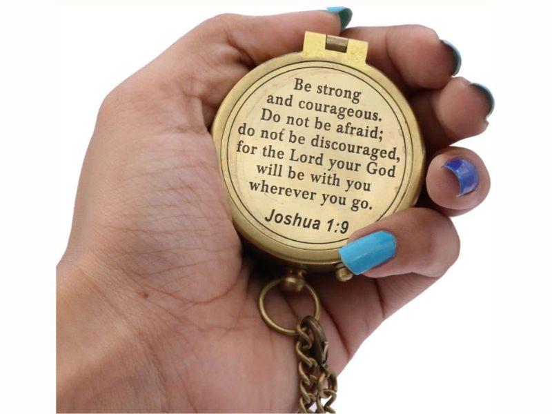 Be Strong and Courageous Brass Compass – Joshua 1:9 Scripture Engraved – Solid Brass Pocket Compass with Leather Case – Christian Gift for Men, Son, Husband, Graduation, Baptism, Confirmation, Travel