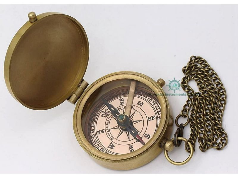 Be Strong and Courageous Brass Compass – Joshua 1:9 Bible Verse Engraved Compass with Leather Case | Christian Gifts for Men, Boys, Baptism, Confirmation, Graduation, Religious Gift