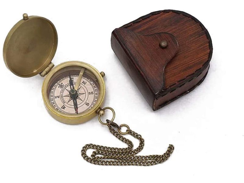 Be Strong and Courageous Brass Compass – Joshua 1:9 Bible Verse Engraved Compass with Leather Case | Christian Gifts for Men, Boys, Baptism, Confirmation, Graduation, Religious Gift