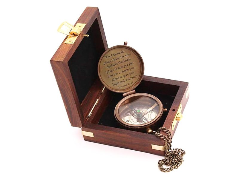 For I Know The Plans I Have For You” Jeremiah 29:11 Brass Engraved Compass with Leather Case | Christian Inspirational Compass Gift for Baptism, First Communion, Graduation, Confirmation, Boys & Girls
