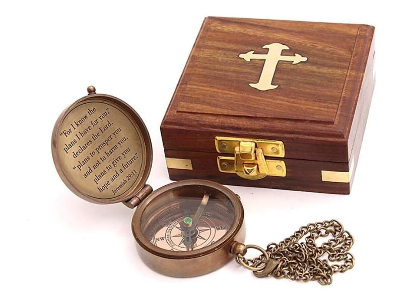 For I Know The Plans I Have For You” Jeremiah 29:11 Brass Engraved Compass with Leather Case | Christian Inspirational Compass Gift for Baptism, First Communion, Graduation, Confirmation, Boys & Girls