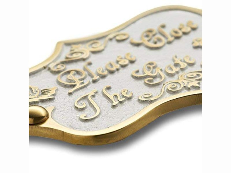 Please Close The Gate Brass Door Sign | Solid Brass Vintage Shabby Chic Style Wall Plaque | Handmade Decorative Home Décor Sign | Antique Finish Door Plate for Garden, Fence, or Entryway