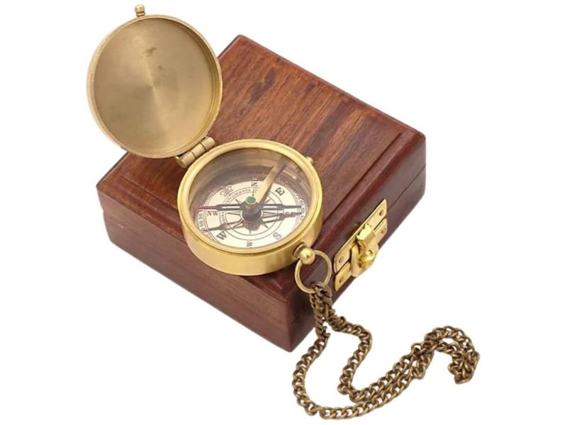 Be Strong and Courageous, Joshua 1:9, Solid Brass Directional Engraved Compass with Wooden Box – Baptism Gifts for Boys Girls, First Communion, Confirmation Christian Gifts for Men, Catholic Gifts