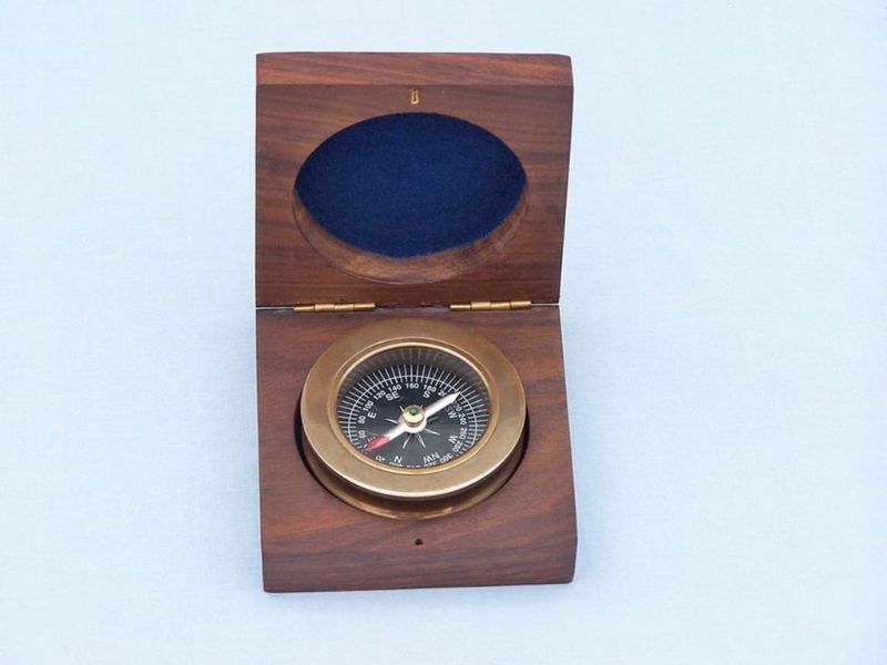 Antique Brass Nautical Marine Compass Paperweight – Vintage Desk Décor, Office Gift, Maritime Theme, Decorative Navigation Instrument for Sailors, Collectors, and Sea Lovers