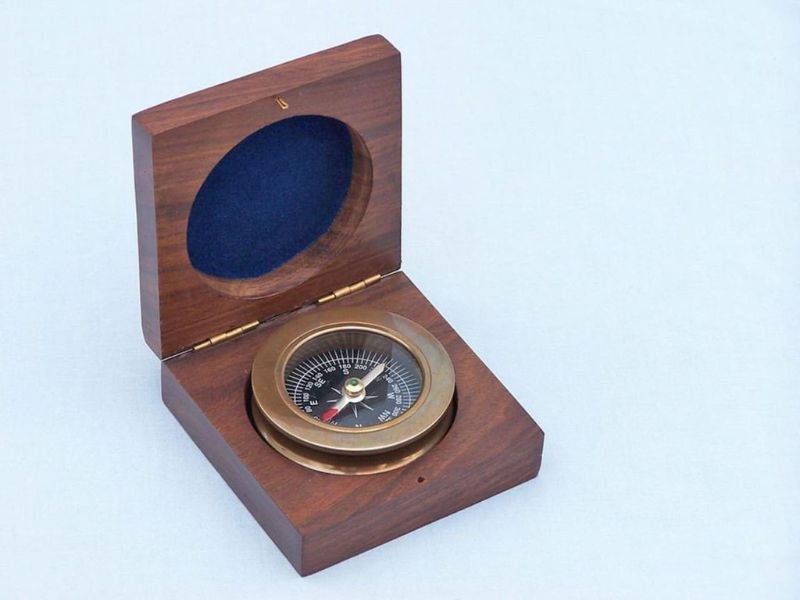 Antique Brass Nautical Marine Compass Paperweight – Vintage Desk Décor, Office Gift, Maritime Theme, Decorative Navigation Instrument for Sailors, Collectors, and Sea Lovers