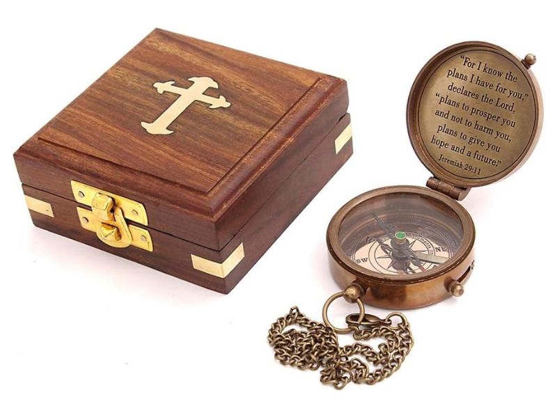 For I Know The Plans I Have For You” Jeremiah 29:11 Brass Engraved Compass with Leather Case | Christian Inspirational Compass Gift for Baptism, First Communion, Graduation, Confirmation, Boys & Girls